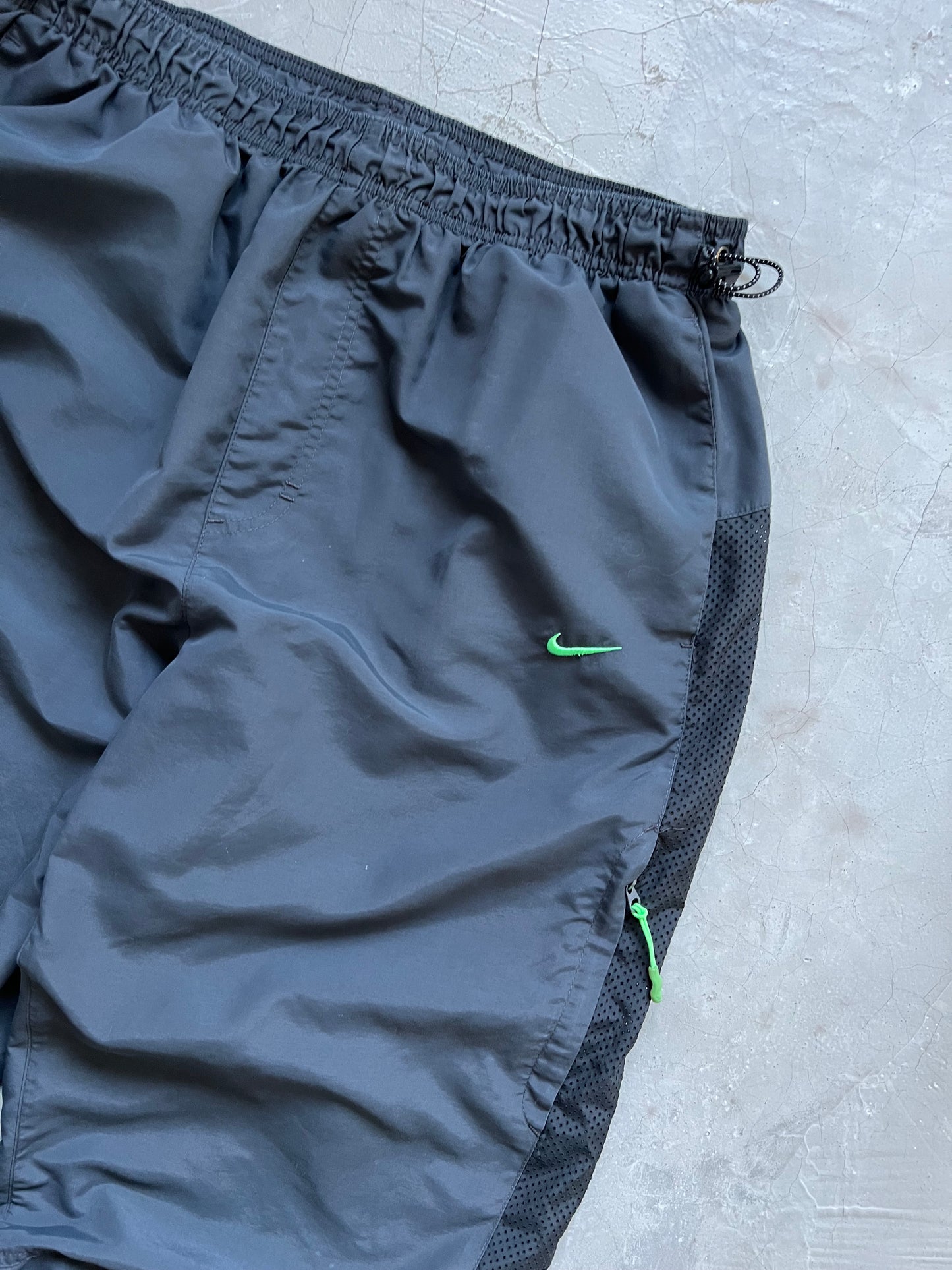 Nike vintage trackpants - L