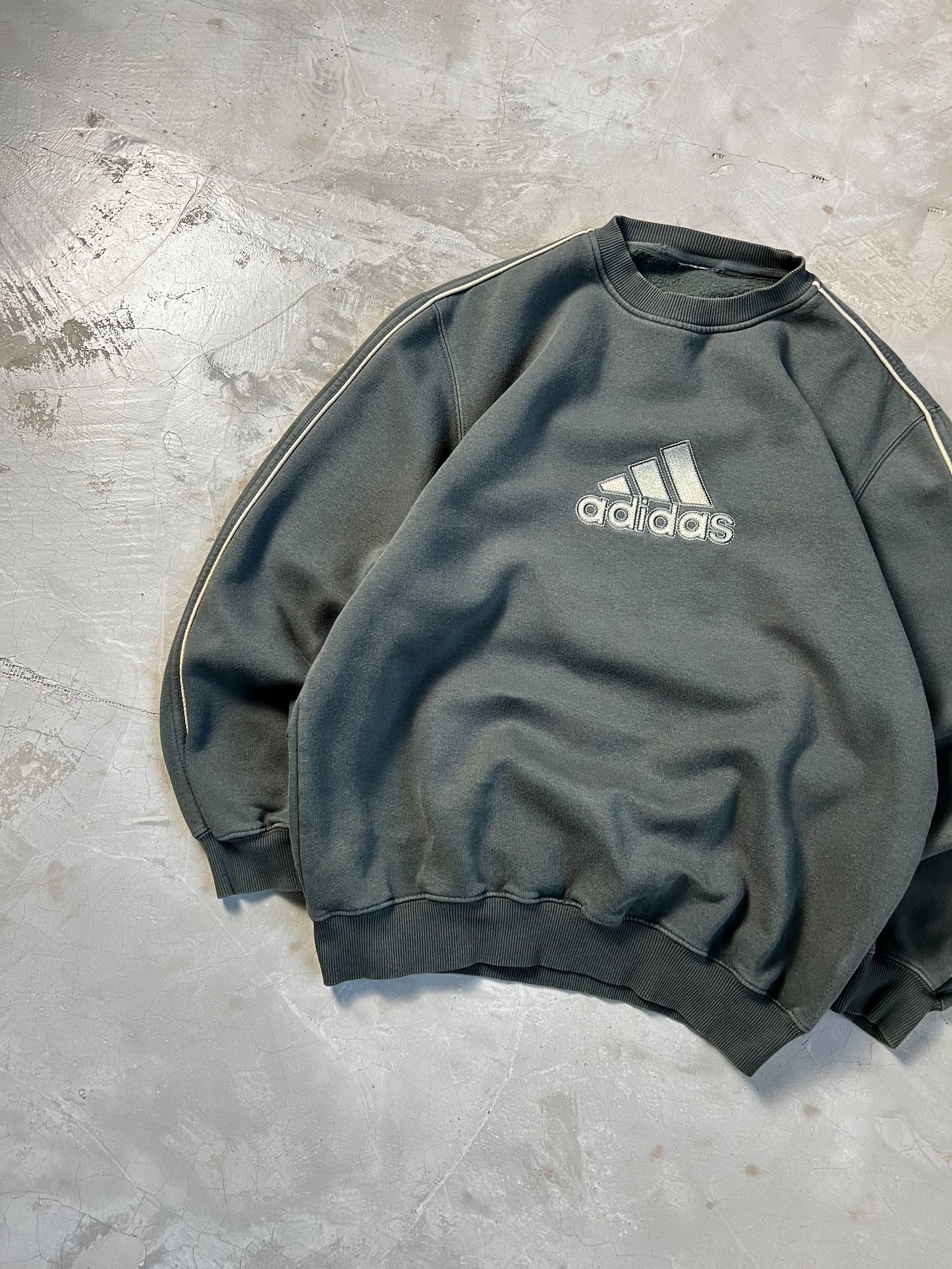 Adidas vintage sweatshirt - M